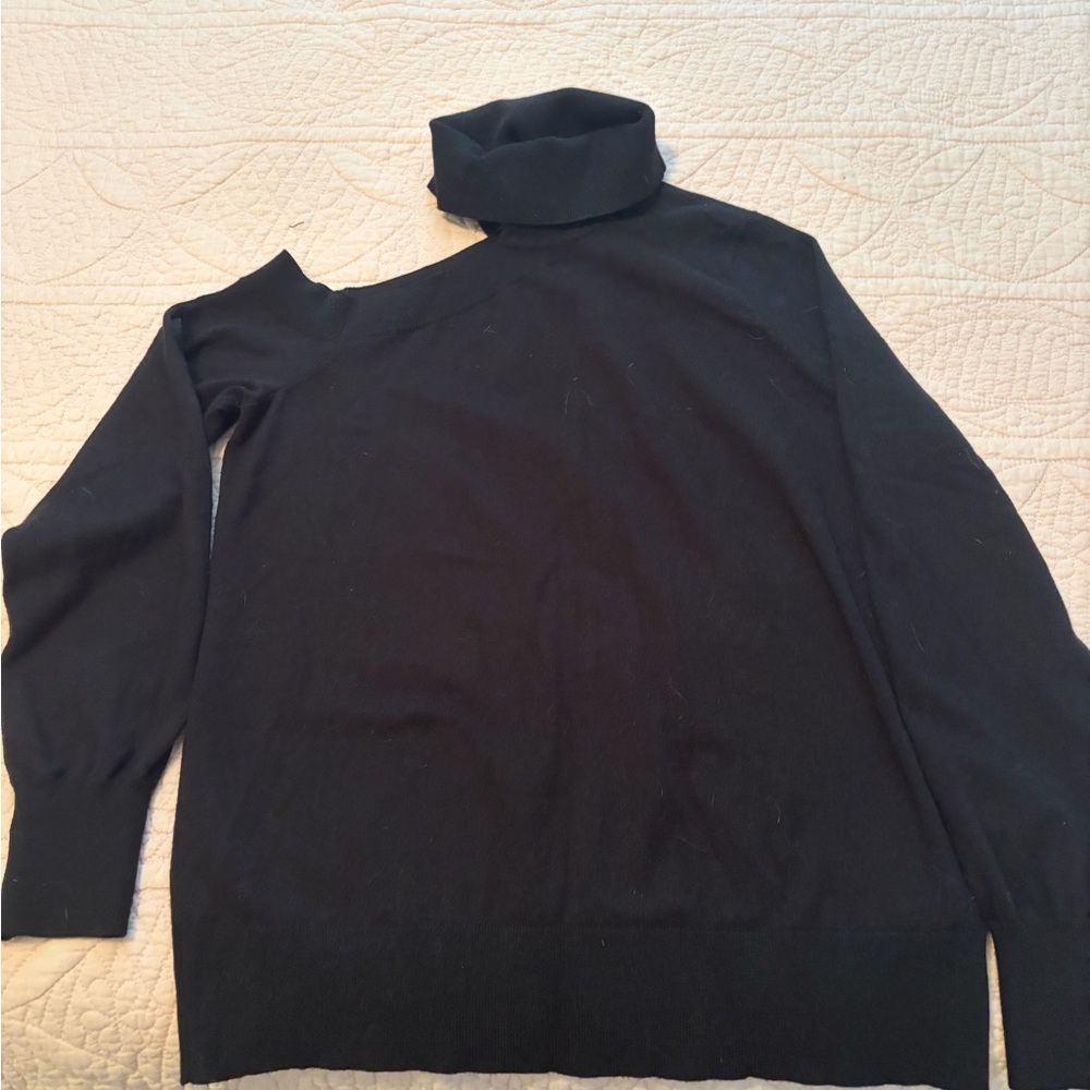 L'AGENCE Elegant Black Knitwear Sweater
